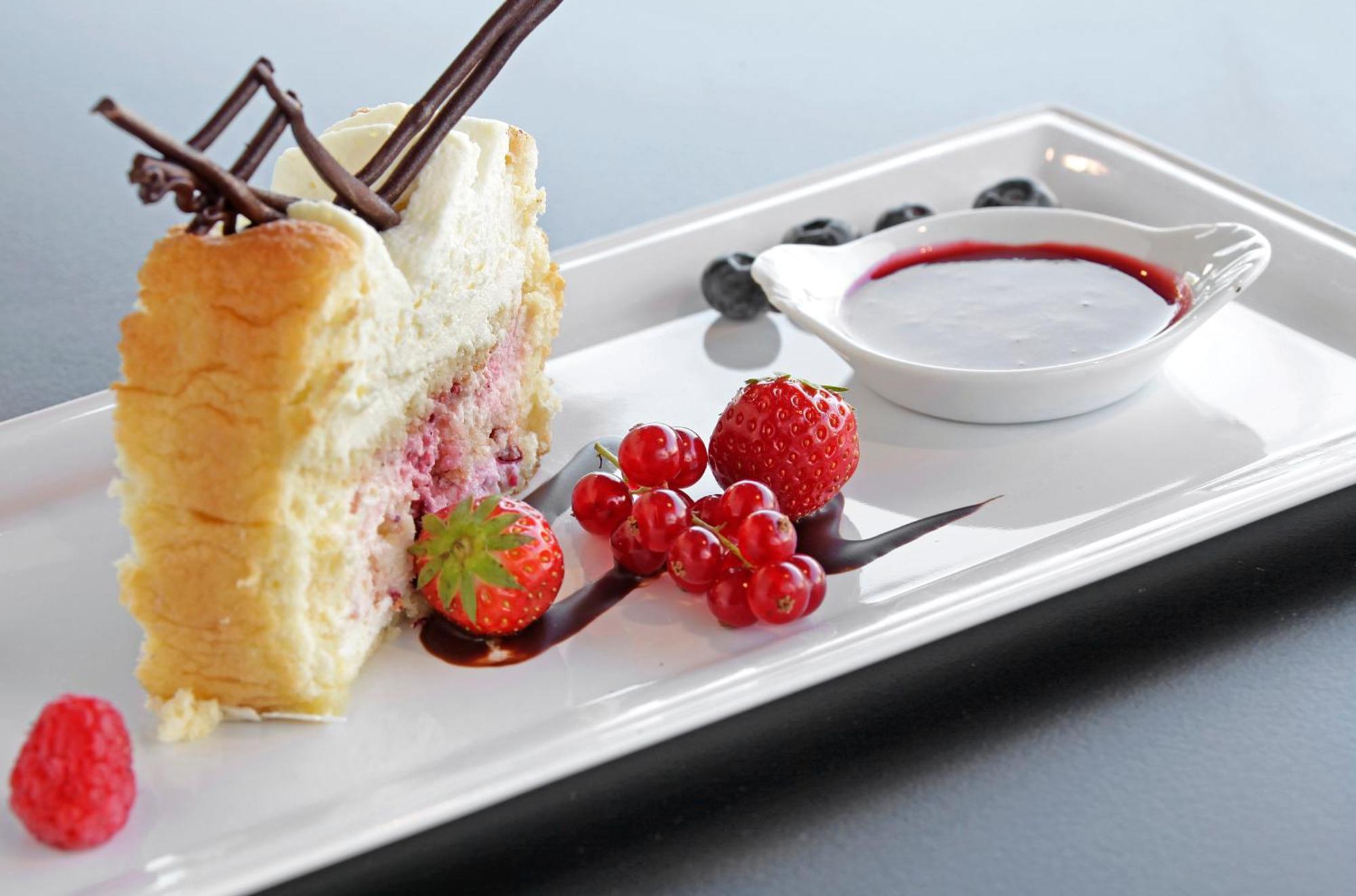 Logis Hotel Des Bourbons Montluçon Екстериор снимка