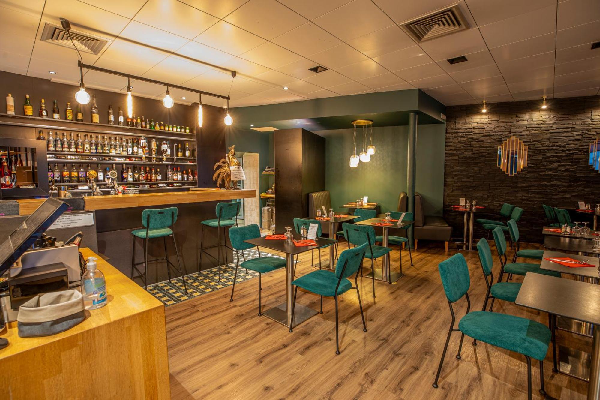 Logis Hotel Des Bourbons Montluçon Екстериор снимка