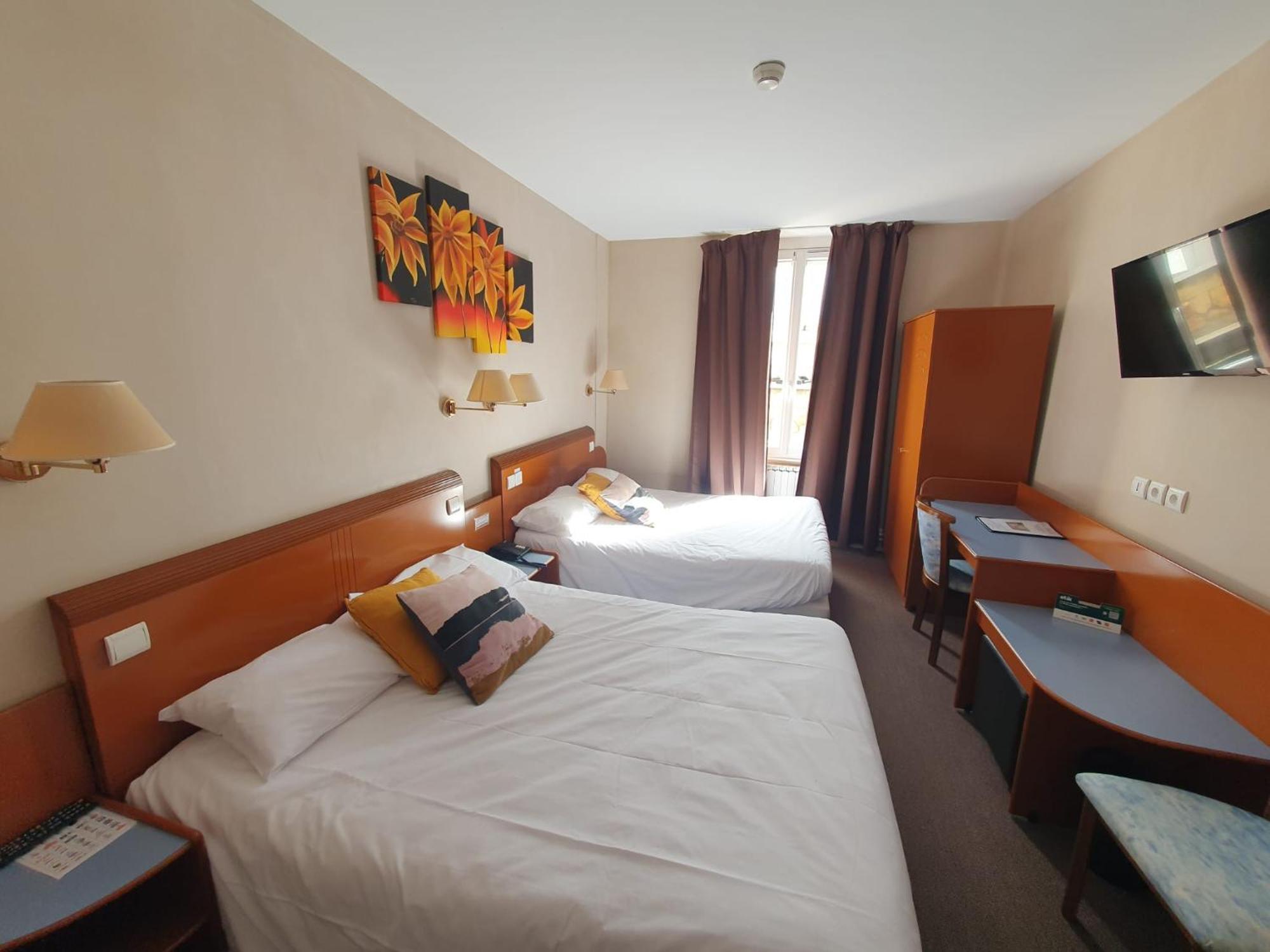 Logis Hotel Des Bourbons Montluçon Екстериор снимка
