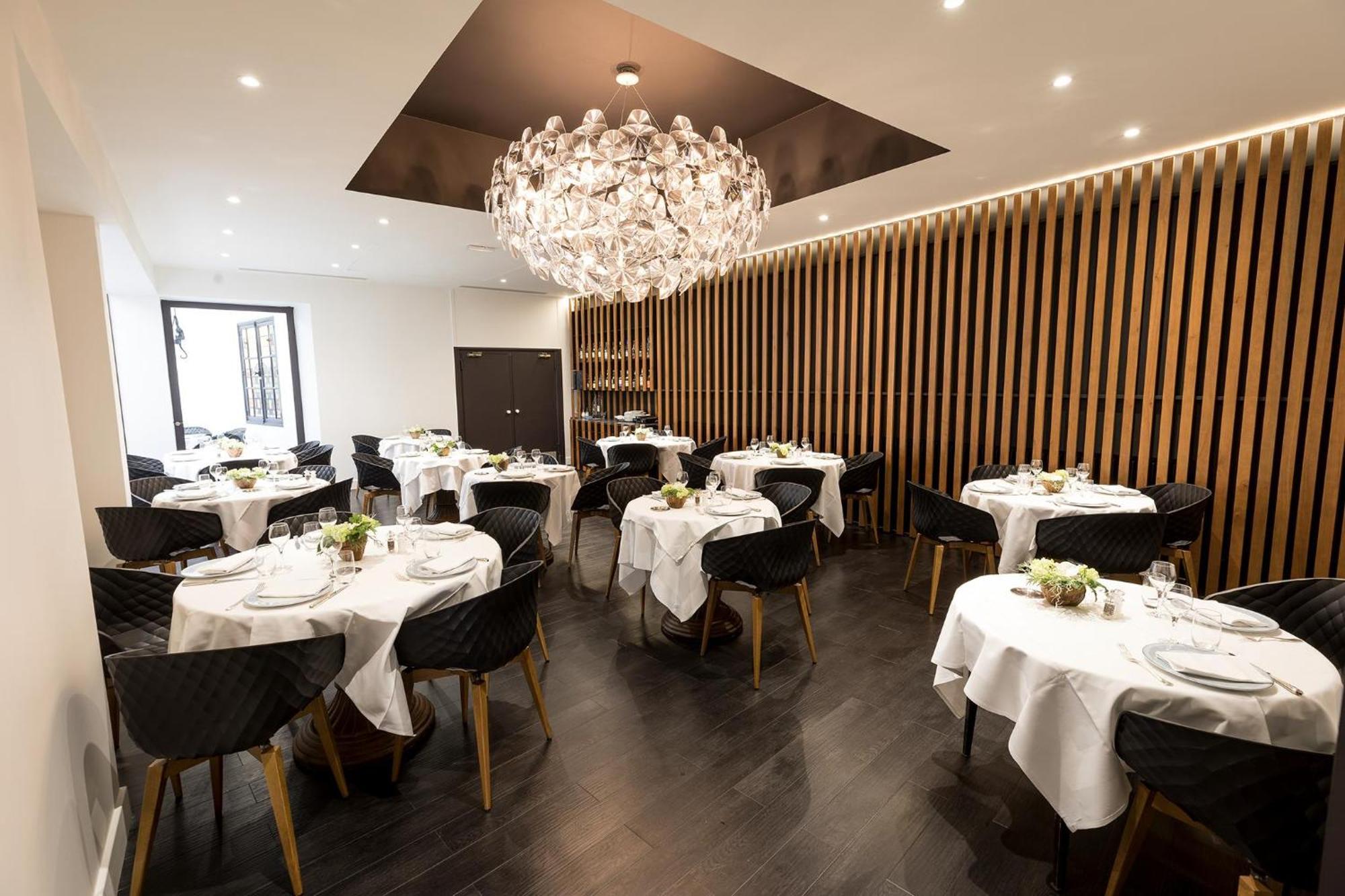 Logis Hotel Des Bourbons Montluçon Екстериор снимка