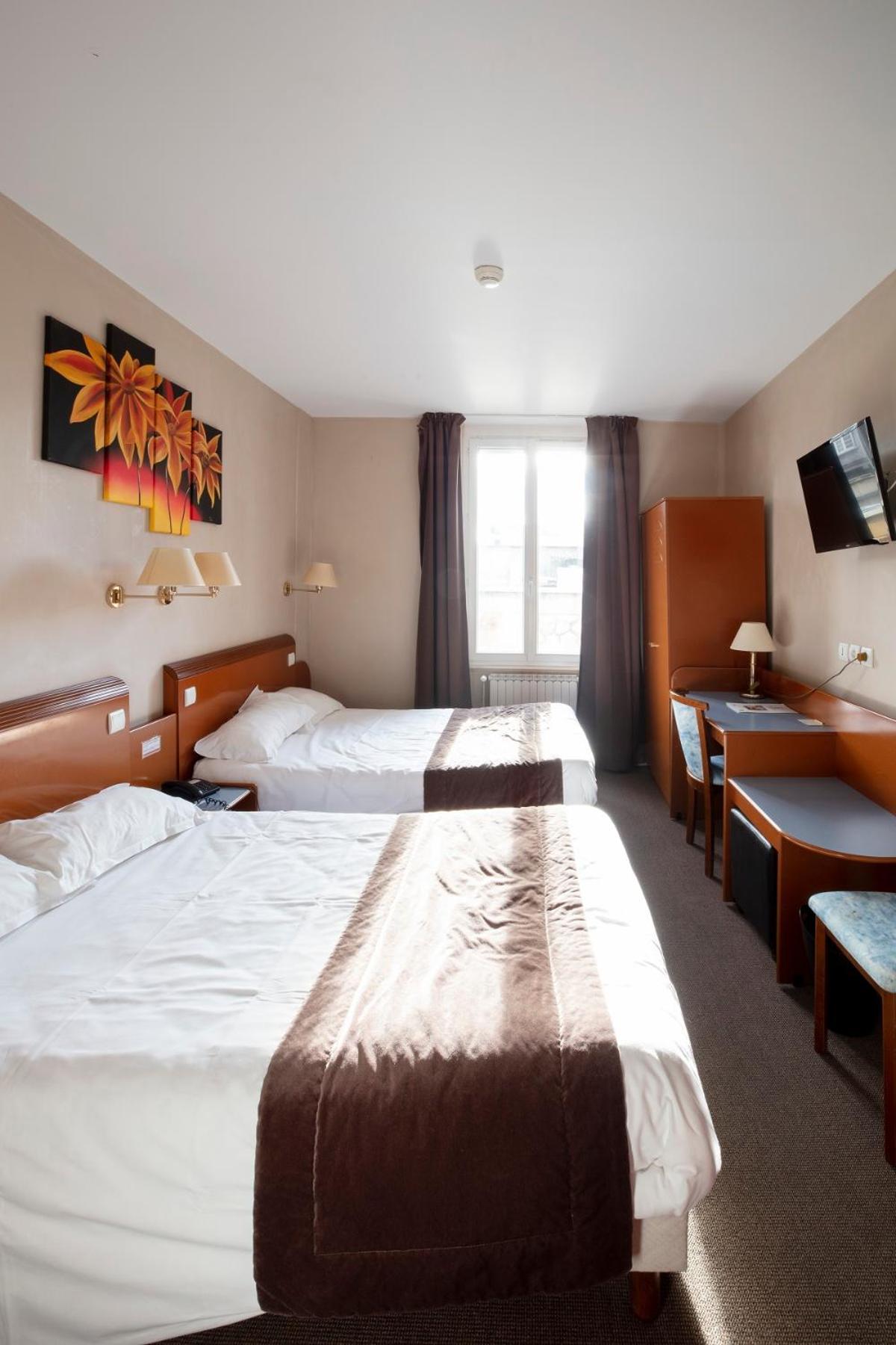 Logis Hotel Des Bourbons Montluçon Екстериор снимка