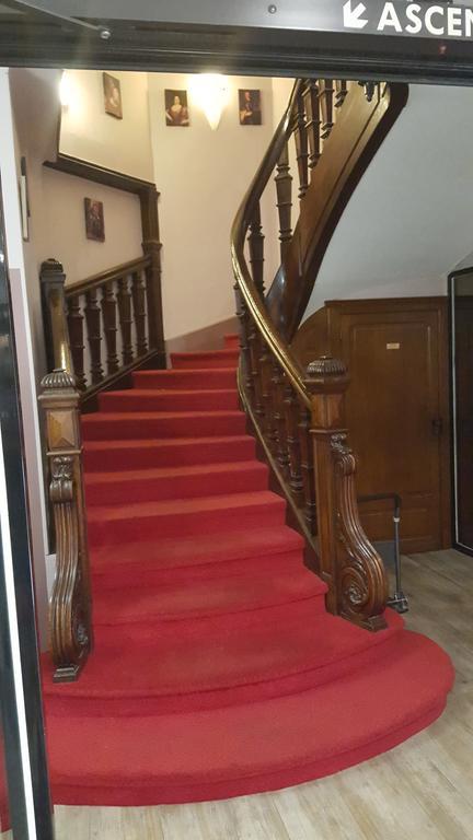 Logis Hotel Des Bourbons Montluçon Екстериор снимка
