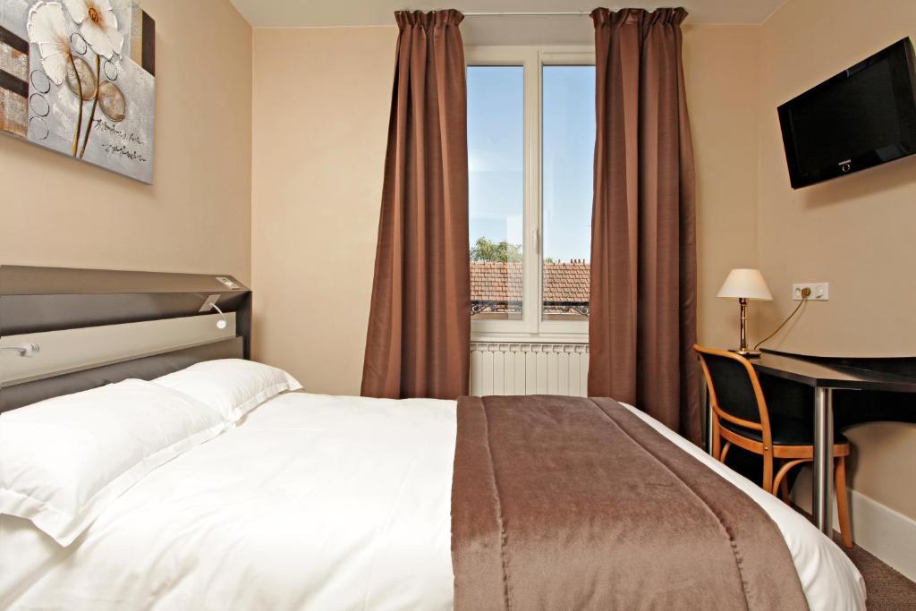 Logis Hotel Des Bourbons Montluçon Стая снимка