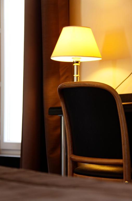 Logis Hotel Des Bourbons Montluçon Стая снимка