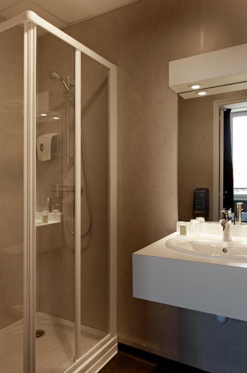 Logis Hotel Des Bourbons Montluçon Стая снимка