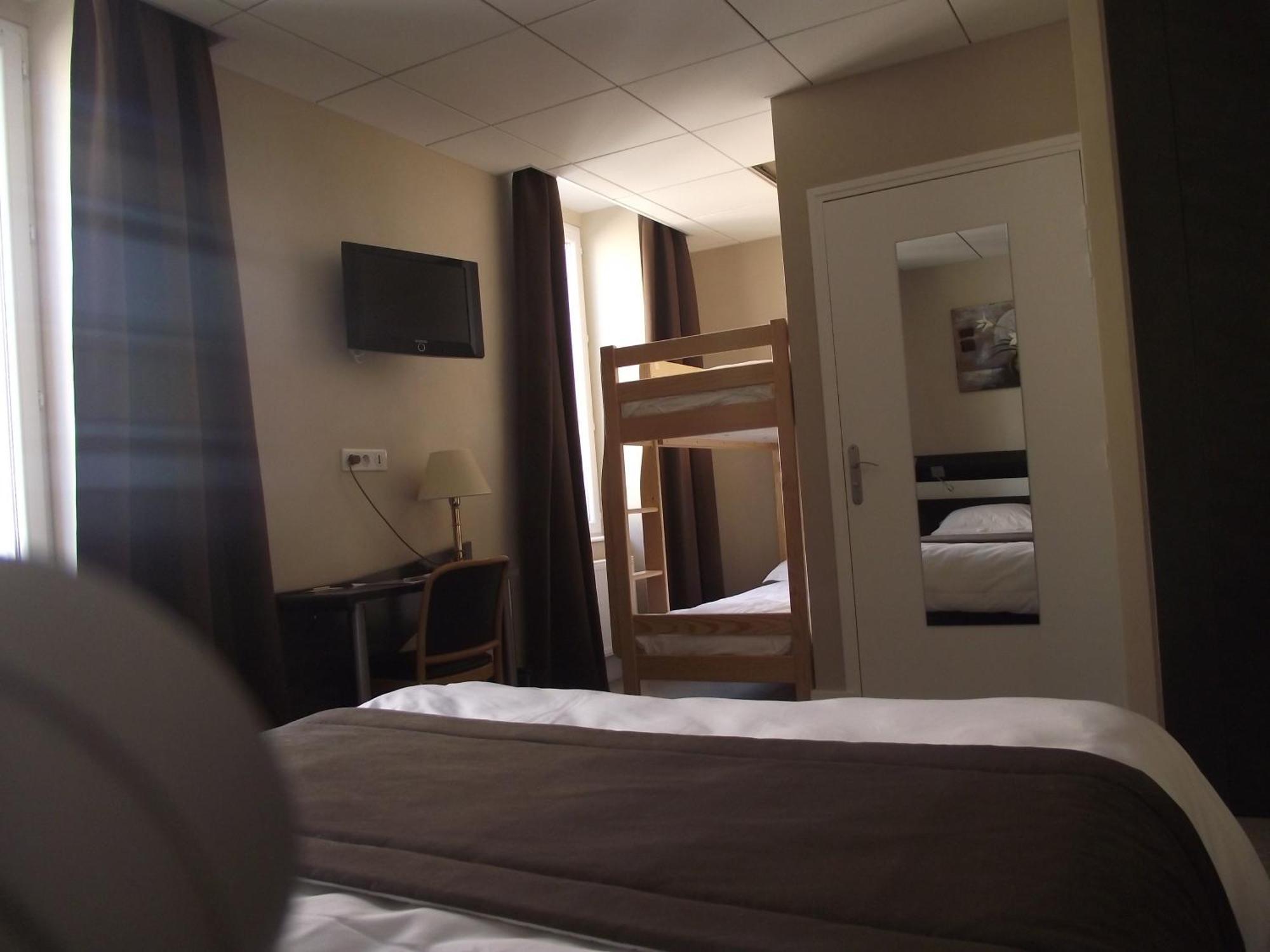 Logis Hotel Des Bourbons Montluçon Екстериор снимка