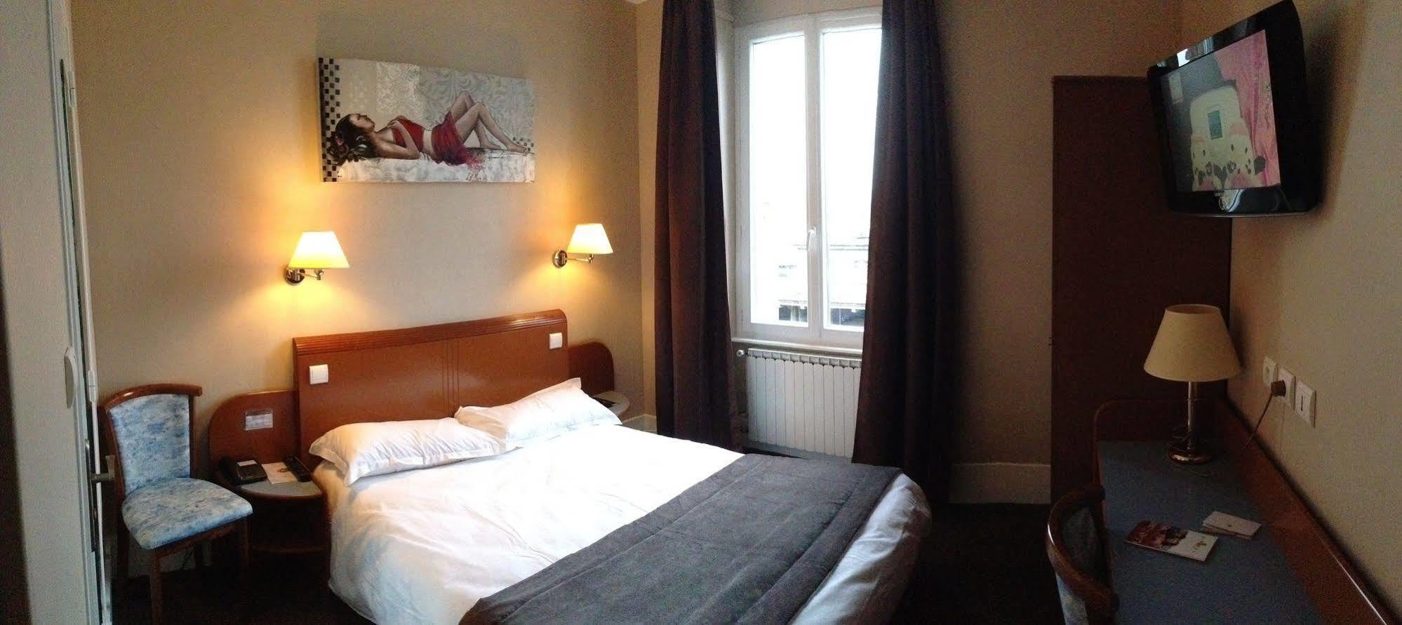 Logis Hotel Des Bourbons Montluçon Екстериор снимка